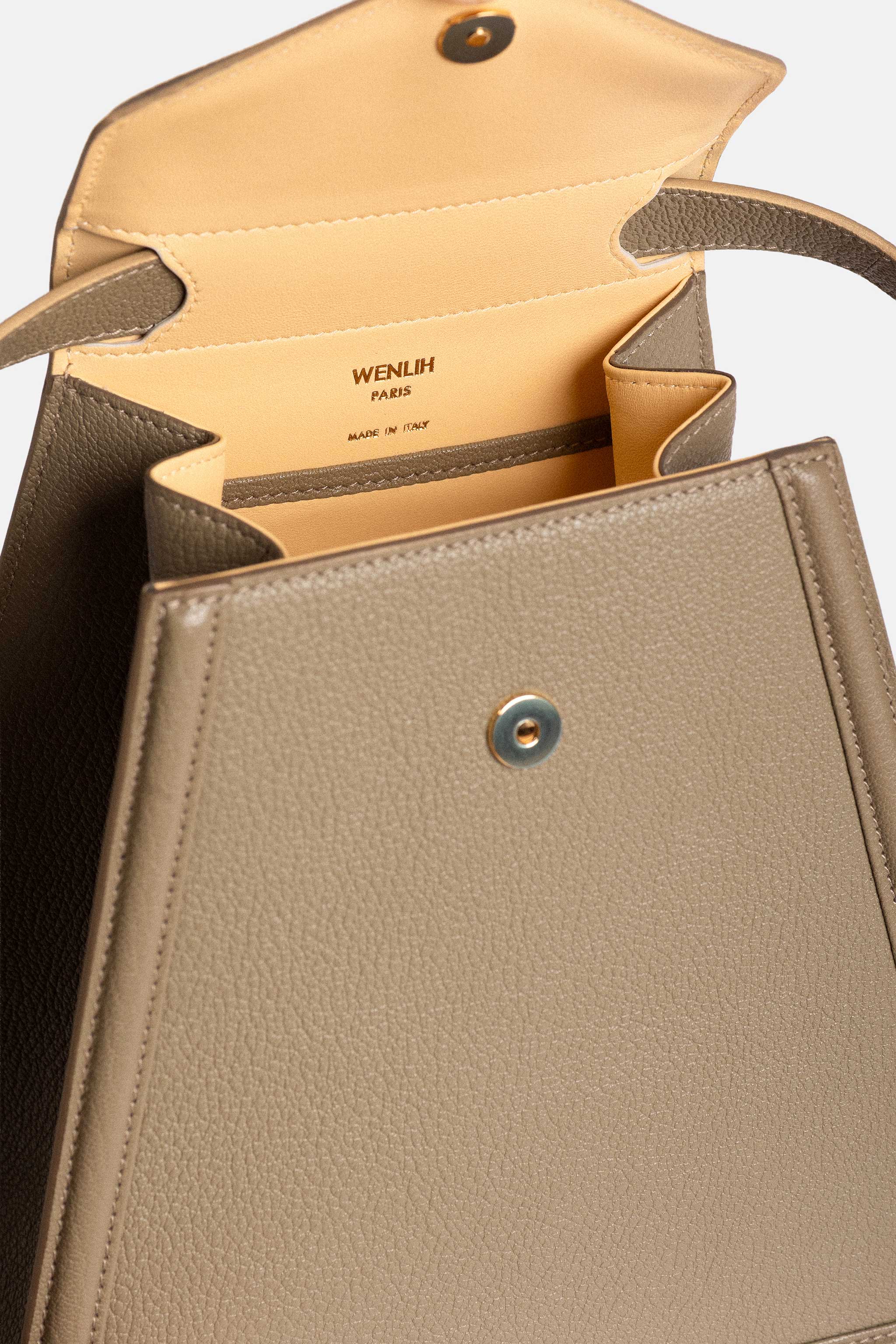 生丝灰山羊皮卷须