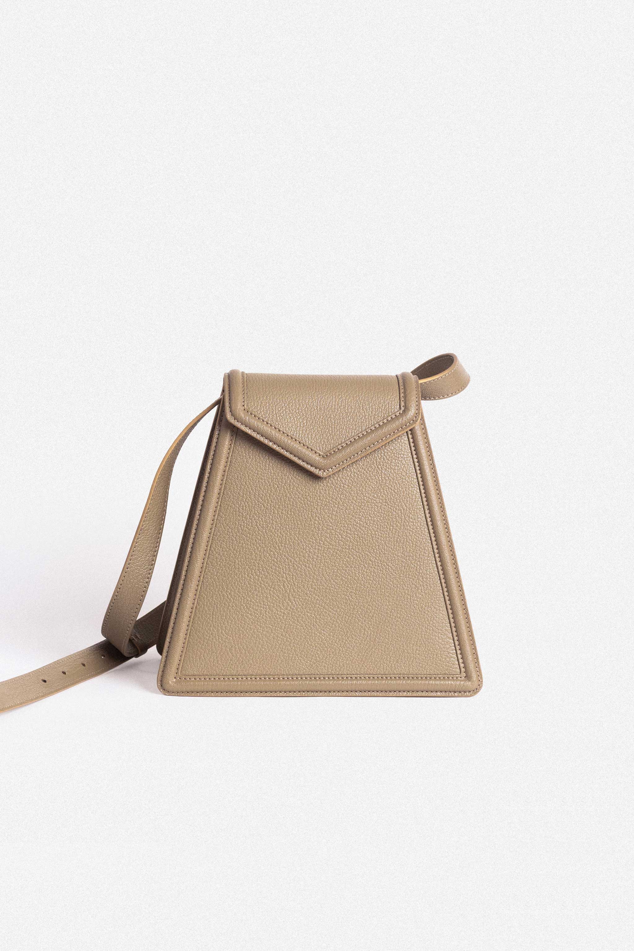 生丝灰山羊皮卷须