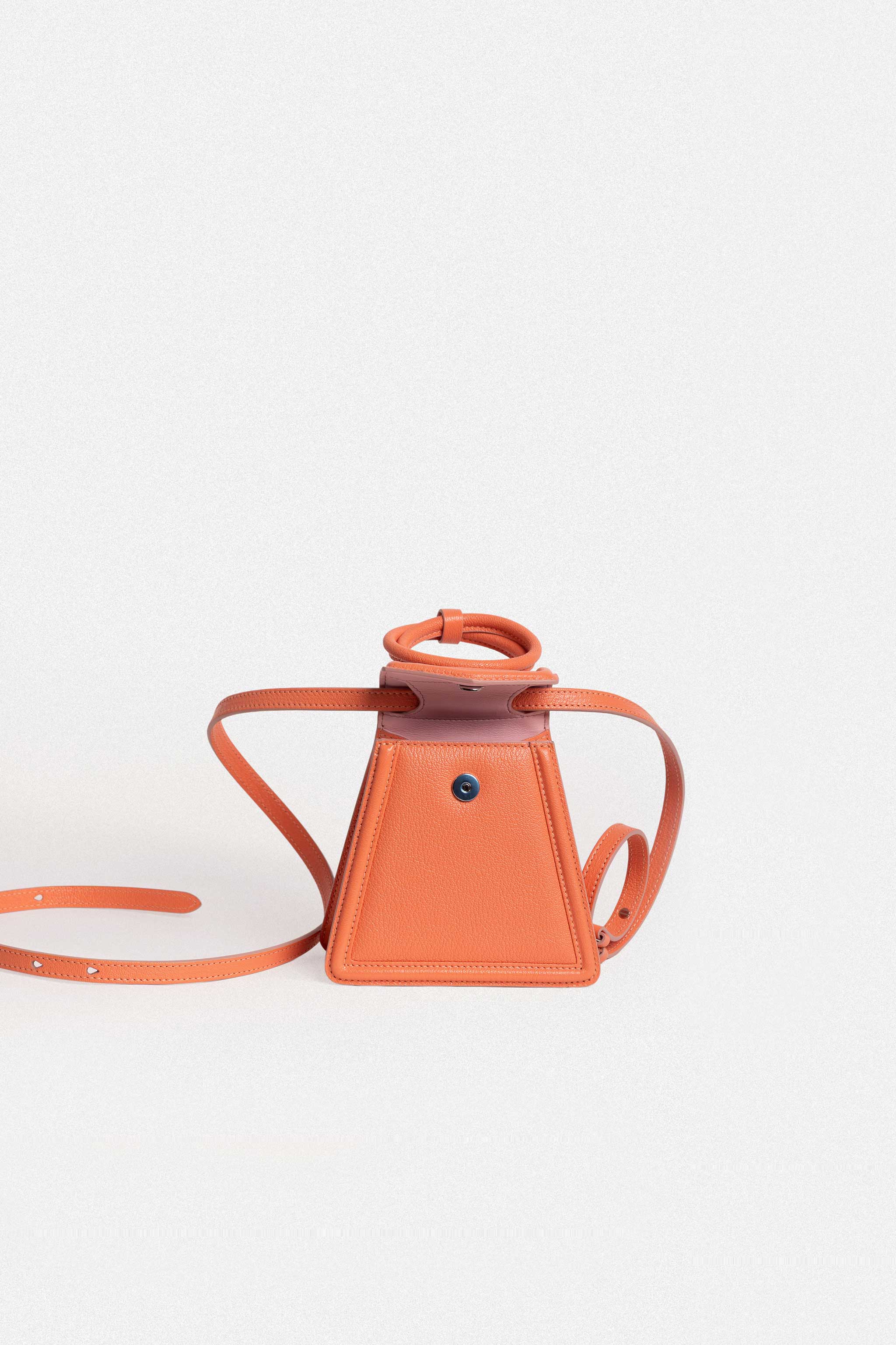 波斯粉山羊皮卷须