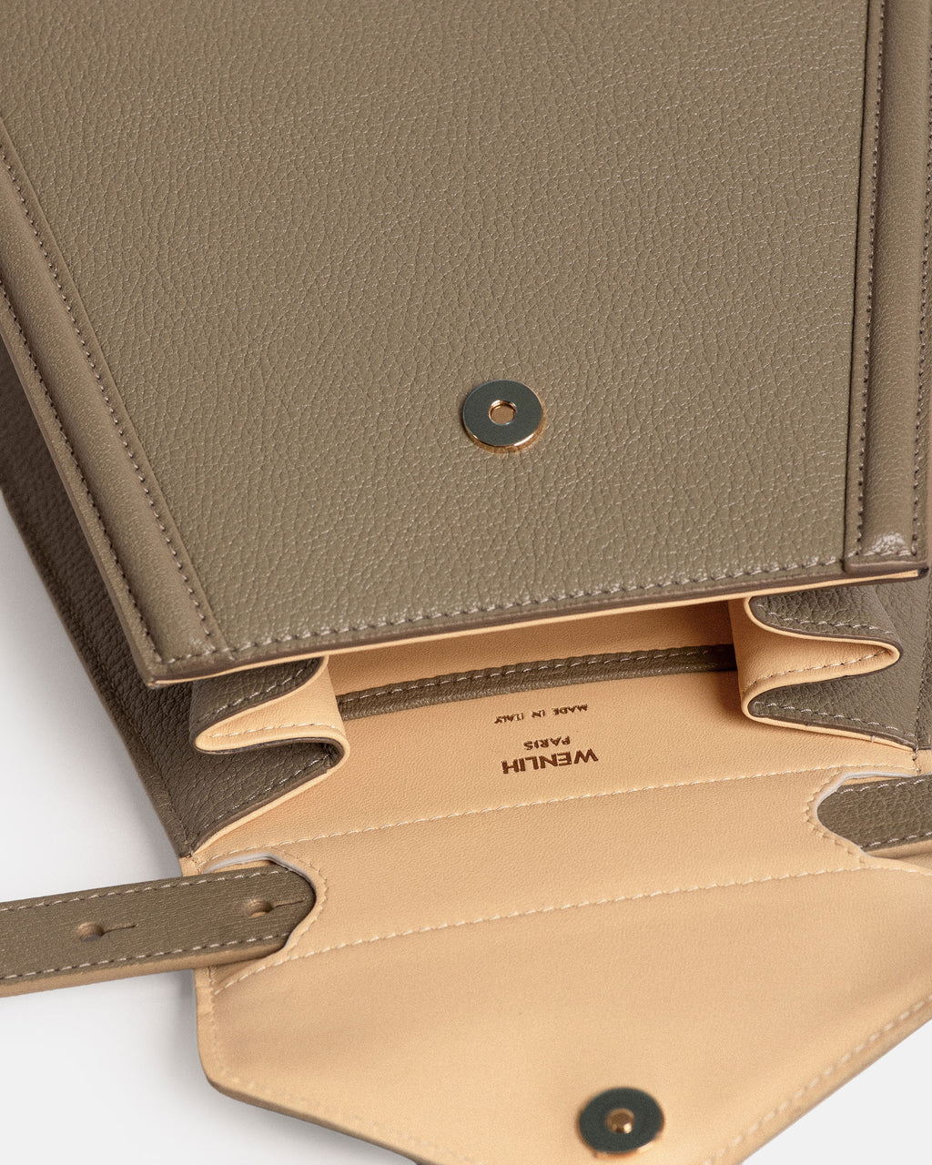 生丝灰山羊皮卷须