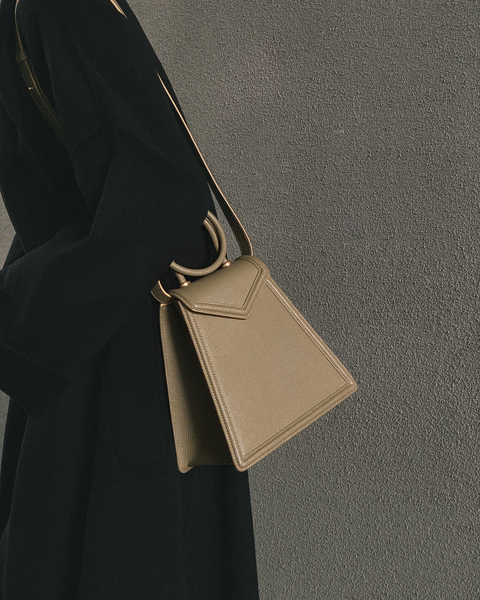 生丝灰山羊皮卷须