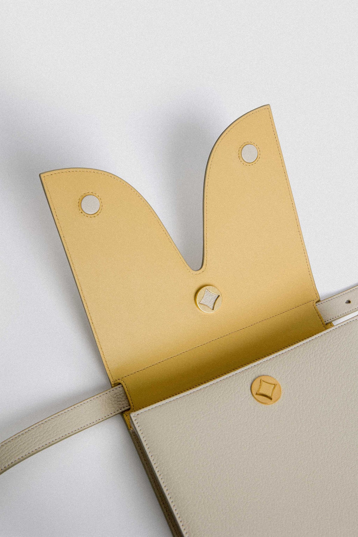 PARCHMENT WHITE GOATSKIN EDITION